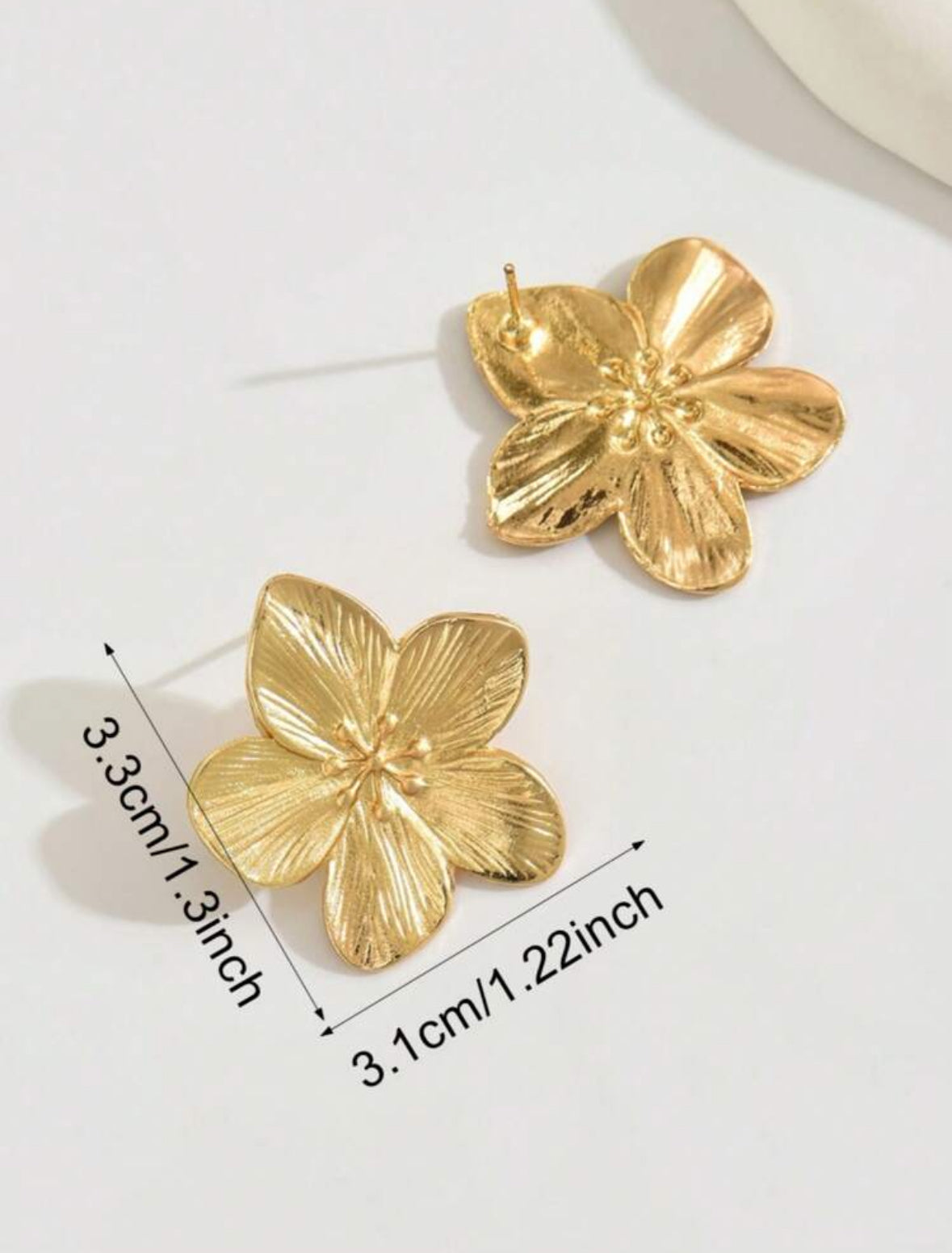 Elegant floral design earrings