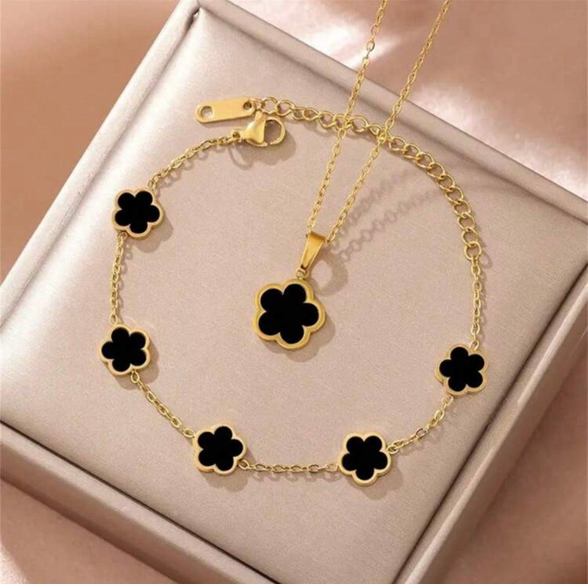 Black lucky clover set bracelet & necklace